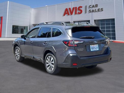Used 2025 Subaru Outback Premium AWD/4WD image 9