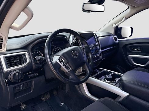 Used 2021 Nissan Titan SV w/ SV Convenience Package image 9