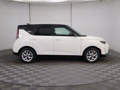Used 2023 Kia Soul S image 4
