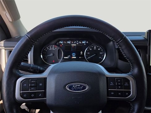 Used 2024 Ford Expedition Max XLT image 10