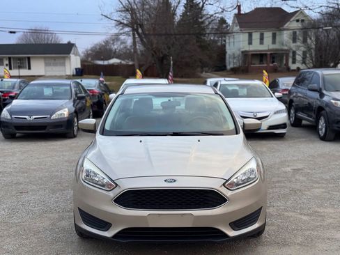 Used 2018 Ford Focus SE FWD image 4