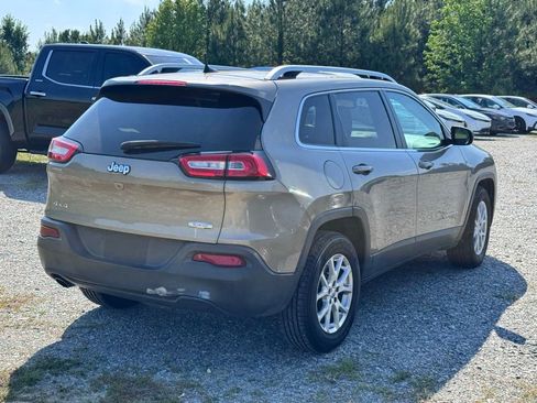 Used 2017 Jeep Cherokee Latitude w/ True North Edition AWD/4WD image 6