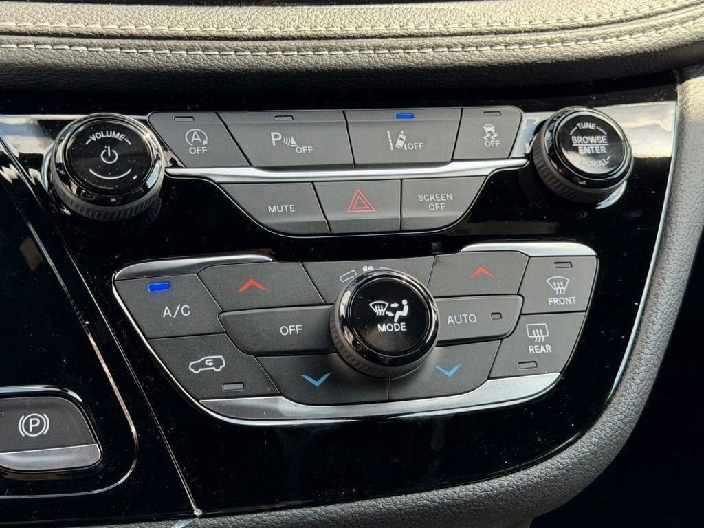 New 2026 Chrysler Pacifica Select FWD image 20