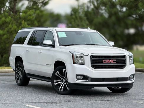 Used 2020 GMC Yukon XL SLT w/ Open Road Package AWD/4WD image 13