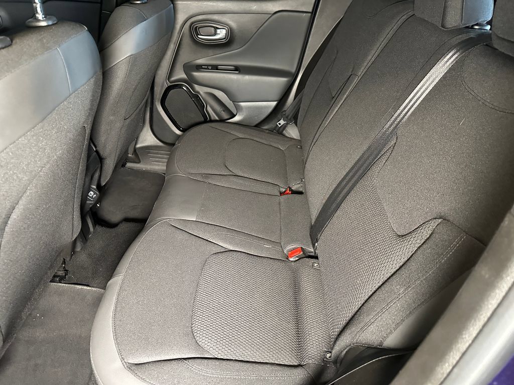 Used 2018 Jeep Renegade Altitude w/ UConnect 8.4 Nav Group AWD/4WD image 20