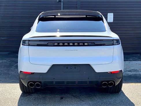 New 2025 Porsche Cayenne Coupe image 9