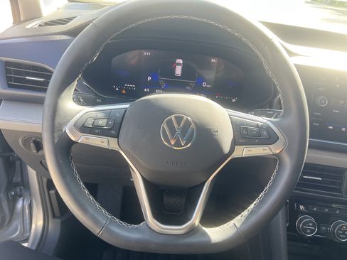 Certified 2024 Volkswagen Taos SE w/ Panoramic Sunroof Package image 17