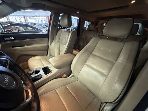 Used 2019 Jeep Grand Cherokee Overland RWD image 16