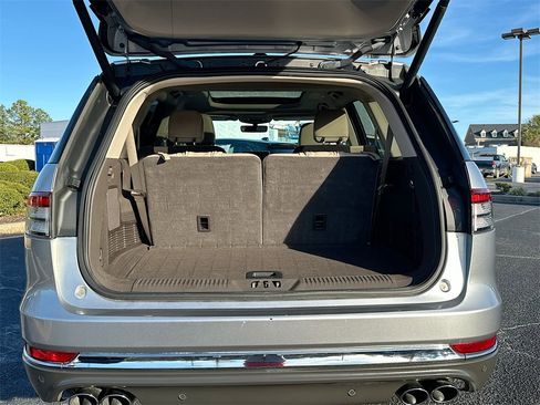 Used 2022 Lincoln Aviator Reserve w/ Elements Package Plus image 16