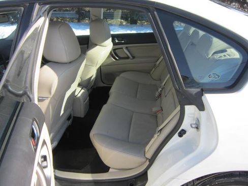 Used 2009 Subaru Legacy 2.5i Limited image 5