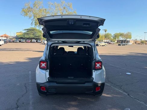 Used 2021 Jeep Renegade Latitude w/ Sun & Sound Group image 12