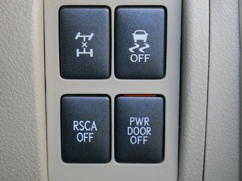 Used 2010 Lexus LX 570 4WD image 39