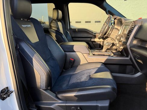 Used 2019 Ford F150 Raptor w/ Equipment Group 802A Luxury AWD/4WD image 17