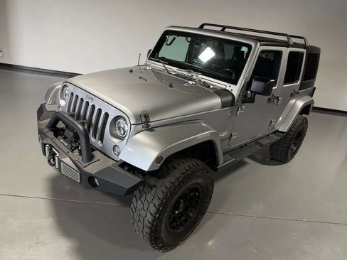Used 2014 Jeep Wrangler Unlimited Sahara w/ Connectivity Group AWD/4WD image 40