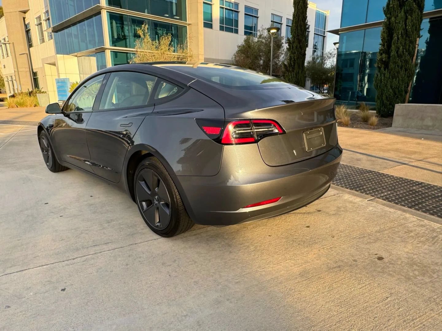 Used 2021 Tesla Model 3 Standard Range Plus RWD image 7