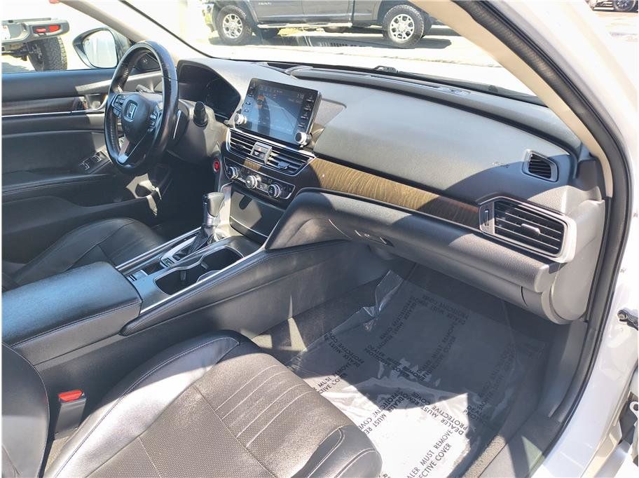 Used 2018 Honda Accord Touring image 13