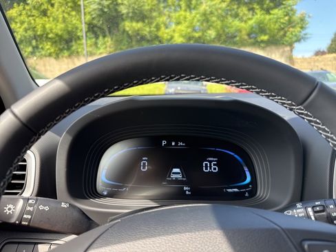 New 2025 Hyundai Venue SEL image 34