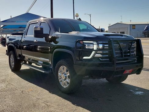 Used 2024 Chevrolet Silverado 2500 High Country w/ Max Trailering Package AWD/4WD image 6