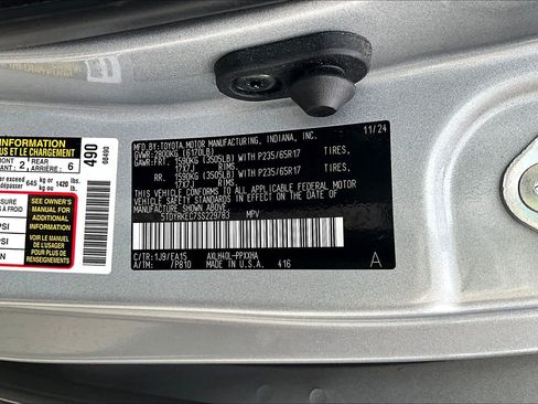Used 2025 Toyota Sienna XLE FWD image 36