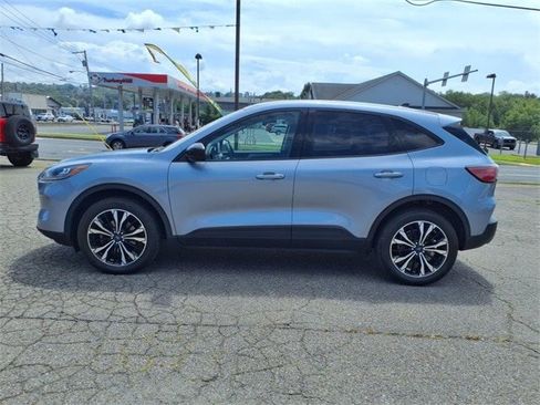 Certified 2022 Ford Escape SE w/ SE Sport Appearance Package image 6