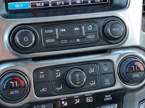 Used 2019 Chevrolet Suburban LT image 19