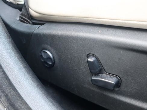 Used 2015 Chrysler 300 C w/ Light Group image 44