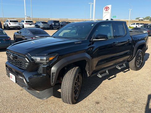 Certified 2025 Toyota Tacoma TRD Off-Road AWD/4WD image 7