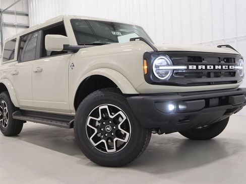 New 2025 Ford Bronco Outer Banks image 30