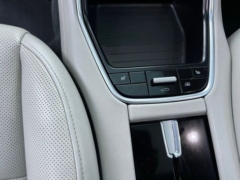 Used 2019 Porsche Panamera 4S image 29