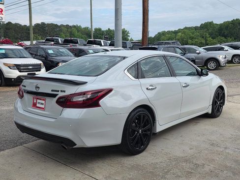Used 2018 Nissan Altima 2.5 SR w/ SR Midnight Edition FWD image 6