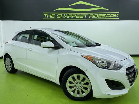 Used 2017 Hyundai Elantra GT image 1