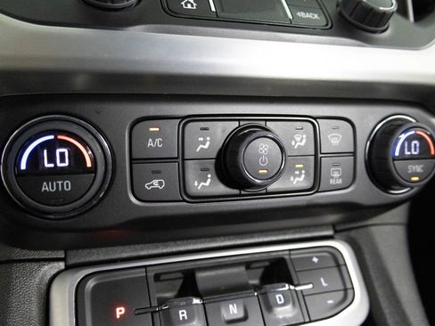 Certified 2023 GMC Acadia SLE w/ Driver Convenience Package image 25