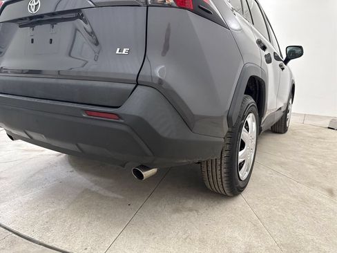 Used 2019 Toyota RAV4 LE FWD image 18