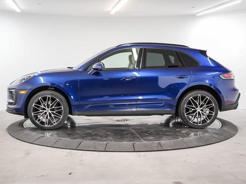 Certified 2024 Porsche Macan AWD/4WD image 2
