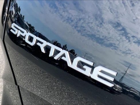 Used 2023 Kia Sportage SX image 10