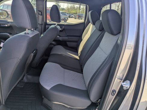 Certified 2022 Toyota Tacoma TRD Off-Road image 14