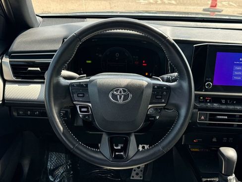 Used 2025 Toyota Camry SE w/ Convenience Package image 12