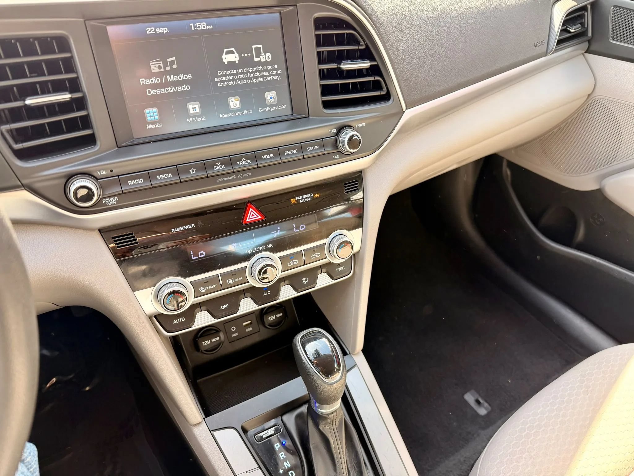 Used 2020 Hyundai Elantra SEL FWD image 11