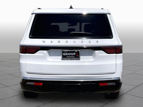 Used 2024 Jeep Wagoneer L Series II RWD image 5