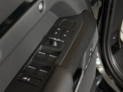 New 2025 Land Rover Defender 110 V8 image 30