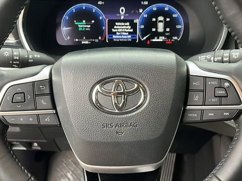 Used 2024 Toyota Highlander Platinum image 8