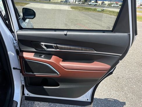 Used 2024 Kia Telluride SX FWD image 17