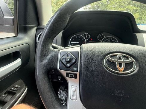 Used 2017 Toyota Tundra SR5 w/ SR5 Upgrade Package RWD image 48