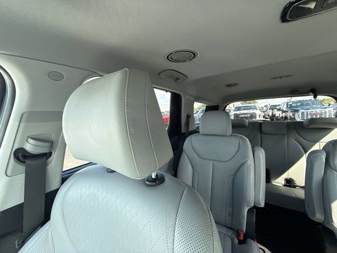 Used 2022 Hyundai Palisade SEL w/ Premium Package FWD image 10