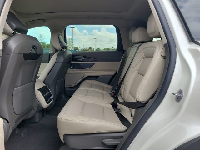 Used 2025 Lincoln Nautilus Premier w/ Equipment Group 102A AWD/4WD image 10