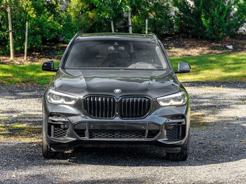Used 2022 BMW X5 sDrive40i w/ M Sport Package RWD image 2
