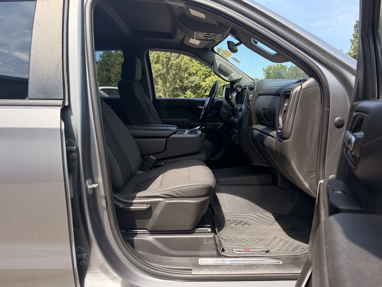 Used 2022 Chevrolet Silverado 1500 LT AWD/4WD image 32