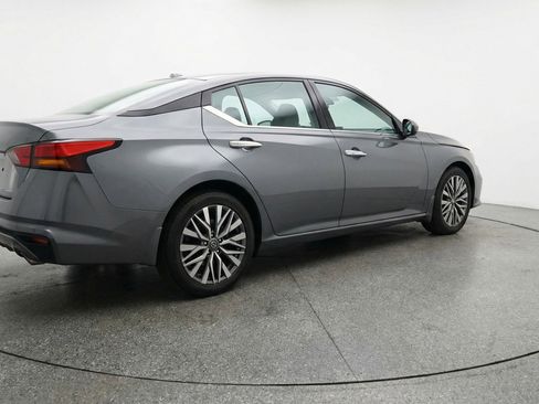 Used 2025 Nissan Altima 2.5 SV image 9