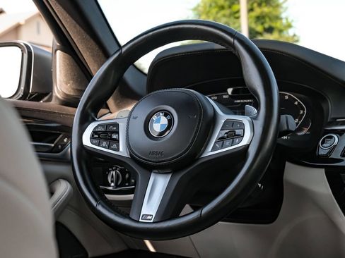 Used 2023 BMW M550i xDrive w/ Dynamic Handling Package AWD/4WD image 12