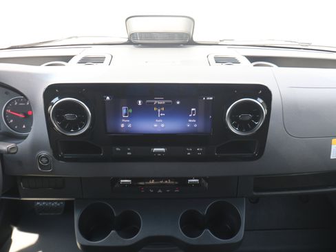 New 2025 Mercedes-Benz Sprinter 2500 image 10